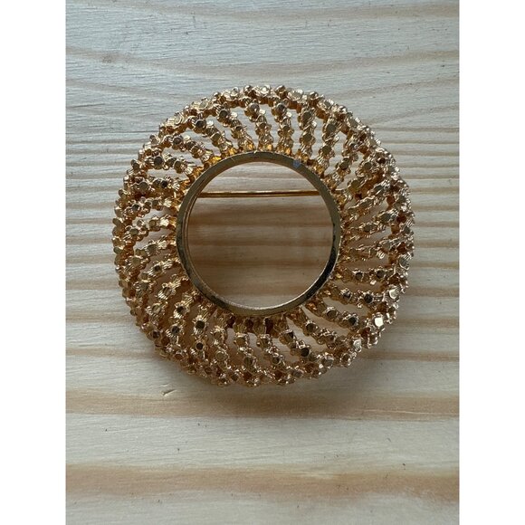 Vintage BSK Gold Tone Circular Brooch Pin Intricate Textured Design - Picture 1 of 5
